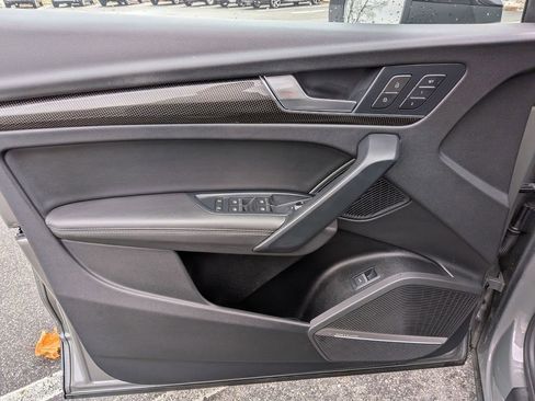 Used 2024 Audi SQ5 Prestige w/ Prestige Package image 9