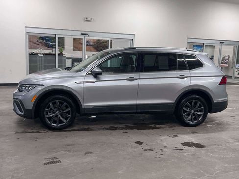 Used 2022 Volkswagen Tiguan SE image 2