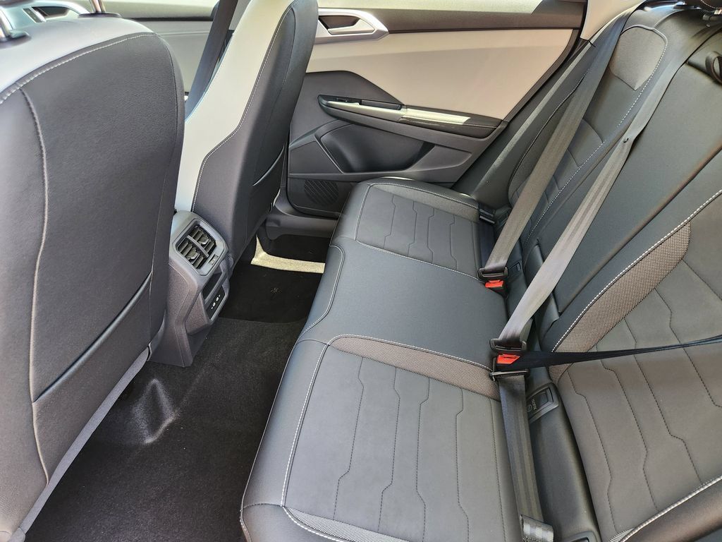 New 2026 Volkswagen Taos SE AWD/4WD image 18
