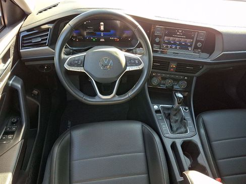 Used 2023 Volkswagen Jetta SE w/ Panoramic Sunroof Package FWD image 11