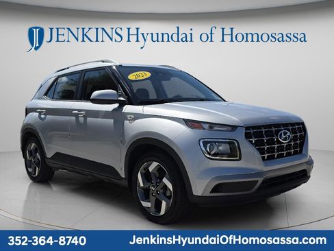 Used 2023 Hyundai Venue SEL FWD image 1