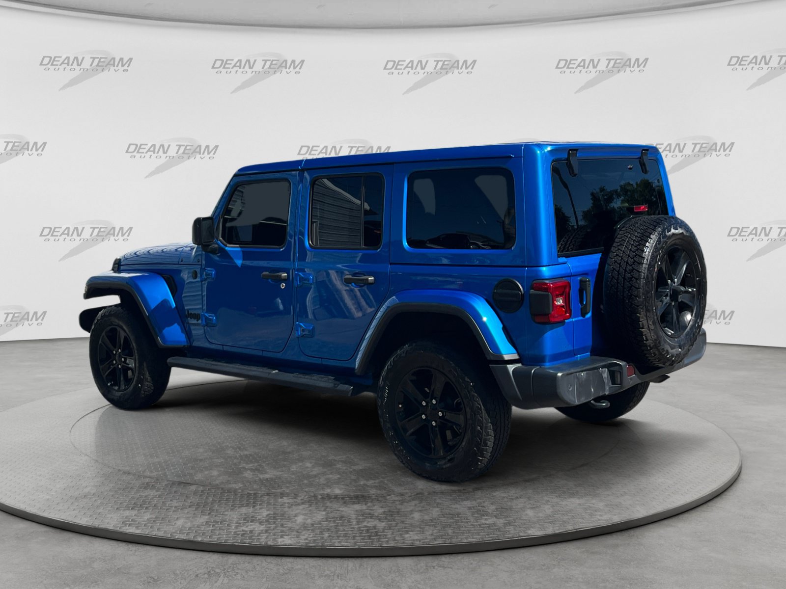 Used 2022 Jeep Wrangler Unlimited Sahara AWD/4WD image 6