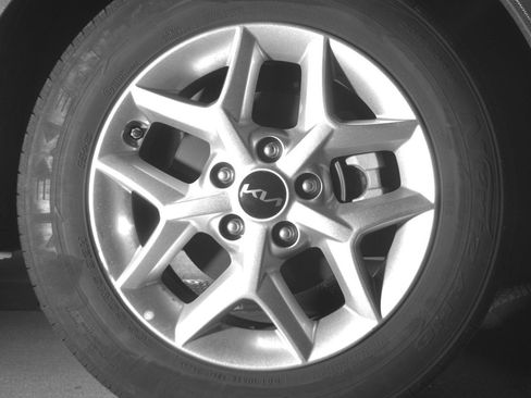 Used 2025 Kia Soul LX w/ LX Technology Package FWD image 13
