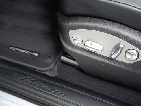 Certified 2026 Porsche Macan AWD/4WD image 29