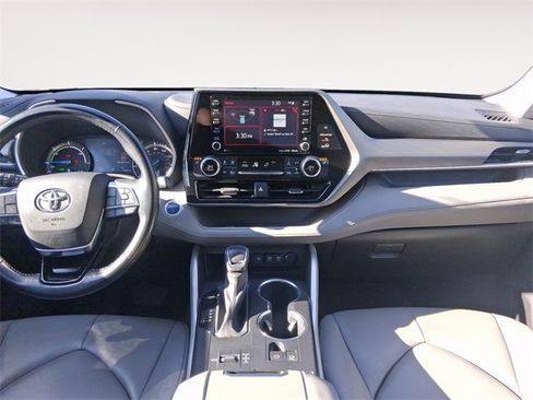 Used 2021 Toyota Highlander XLE image 10