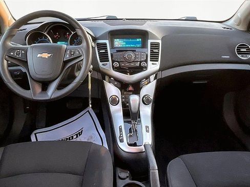 Used 2015 Chevrolet Cruze LT image 8