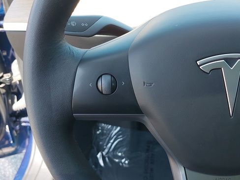 Used 2023 Tesla Model 3 Standard Range RWD image 17