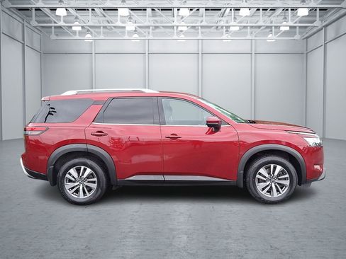 Used 2023 Nissan Pathfinder SL AWD/4WD image 6