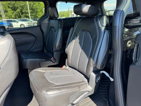 Used 2023 Chrysler Pacifica Touring-L w/ S Appearance Package FWD image 19