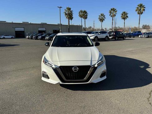 Used 2019 Nissan Altima 2.5 SR w/ SR Premium Package image 4