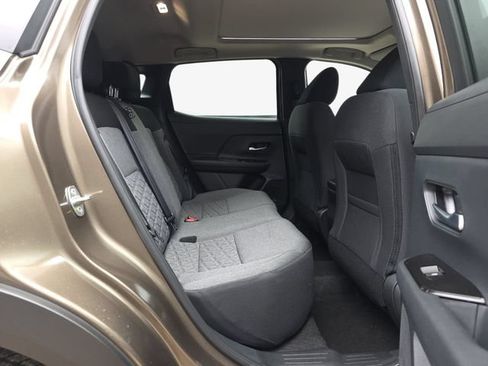 Used 2026 Nissan Kicks SV w/ SV Premium Package FWD image 36