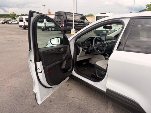 Certified 2025 Ford Escape Active w/ Cold Weather Package FWD image 9