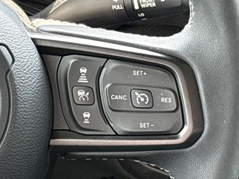 Used 2025 Jeep Gladiator Sport AWD/4WD image 23