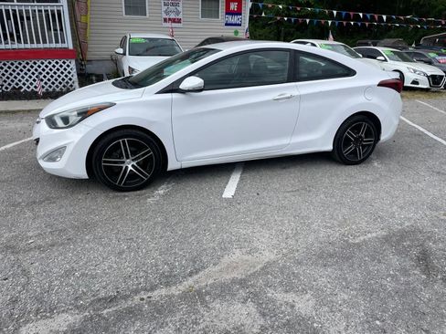 Used 2014 Hyundai Elantra FWD image 4
