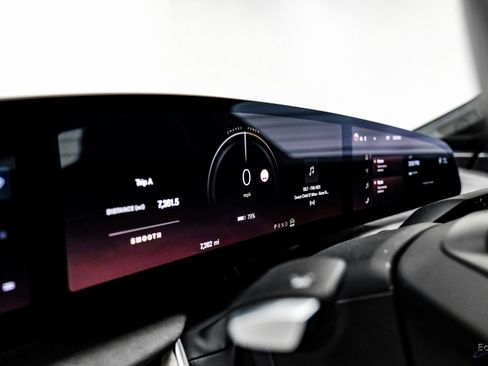 Used 2022 Lucid Air Dream Edition image 32