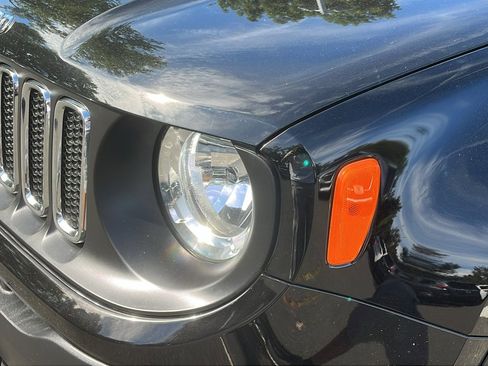 Used 2017 Jeep Renegade Latitude image 8