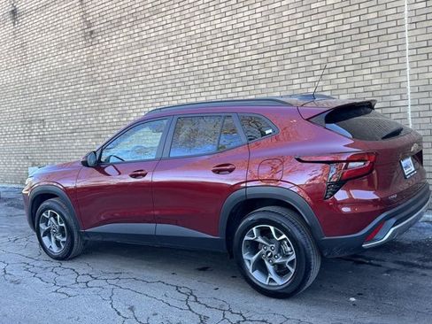 Used 2025 Chevrolet Trax LT w/ LT Convenience Package image 26