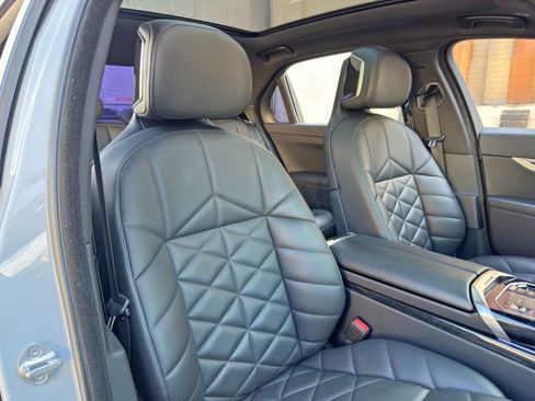 Used 2023 BMW 740i w/ Parking Assistance Package RWD image 47