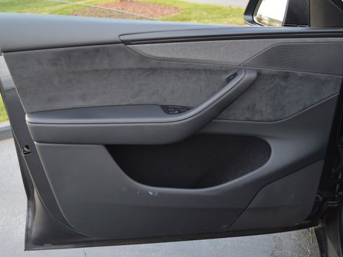 Used 2026 Tesla Model Y 2WD image 13