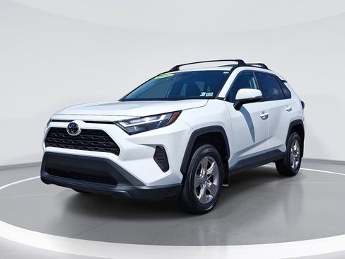 Used 2022 Toyota RAV4 XLE AWD/4WD image 1