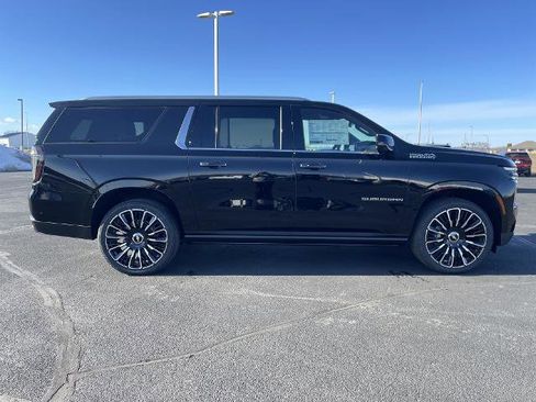 New 2026 Chevrolet Suburban High Country AWD/4WD image 6