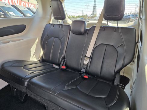Used 2023 Chrysler Pacifica Touring-L FWD image 26