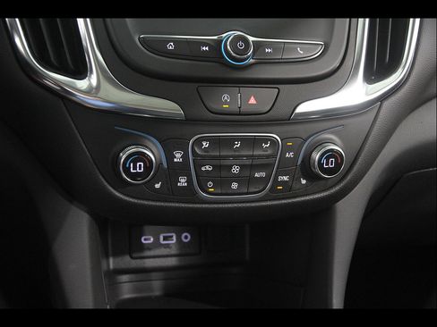 Used 2024 Chevrolet Equinox LT FWD image 14