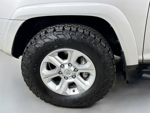 Certified 2018 Toyota 4Runner SR5 Premium image 31