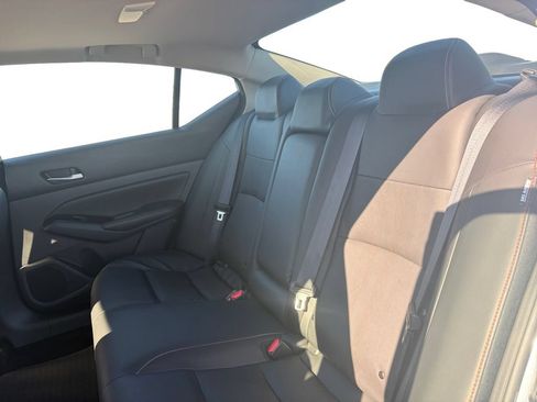 Used 2023 Nissan Altima 2.5 SR w/ SR Premium Package FWD image 16