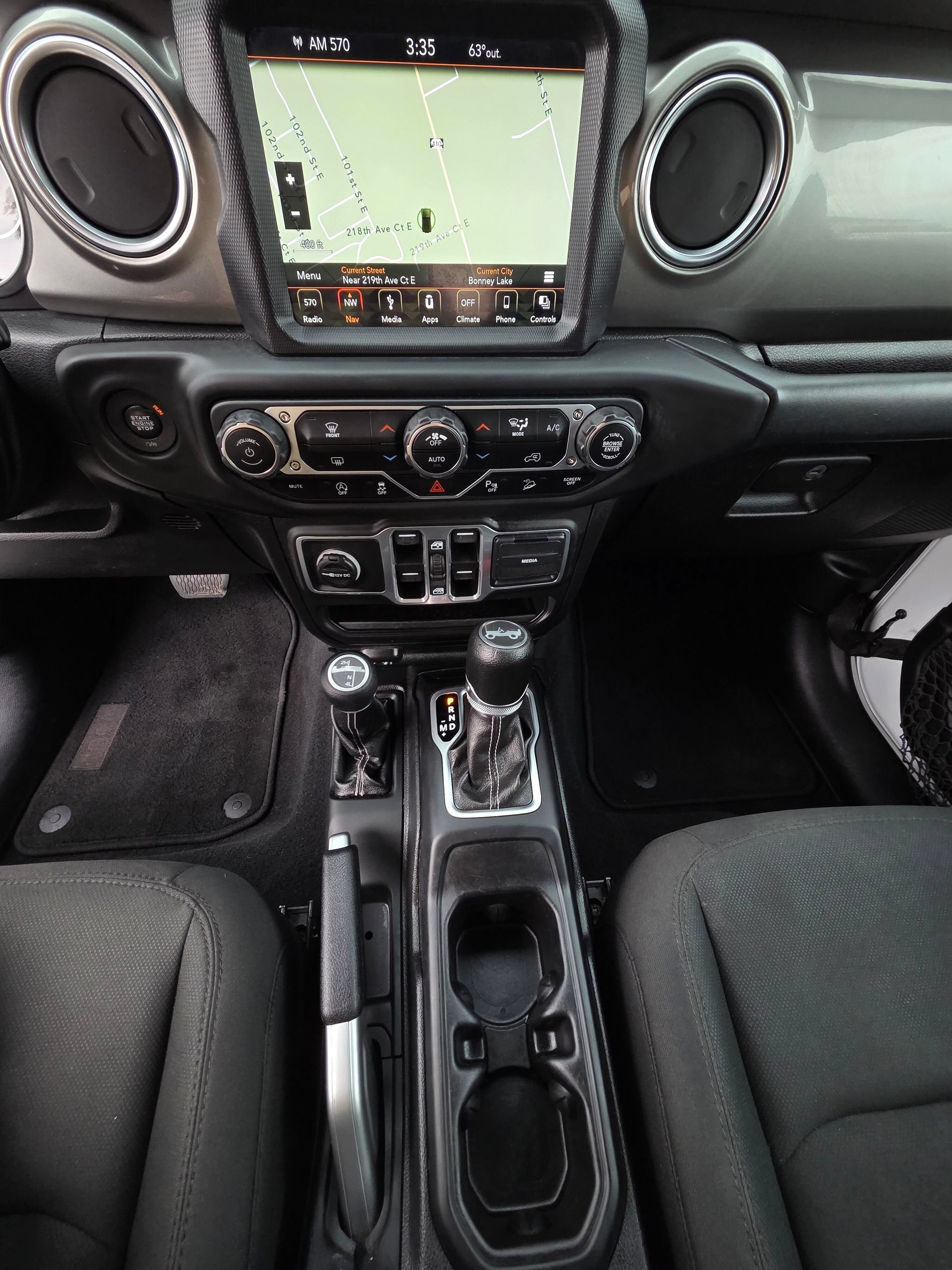 Used 2018 Jeep Wrangler Unlimited Sahara AWD/4WD image 17