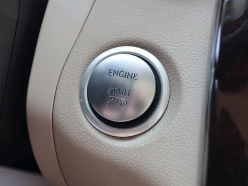 Used 2018 Mercedes-Benz GLC 300 4MATIC image 22