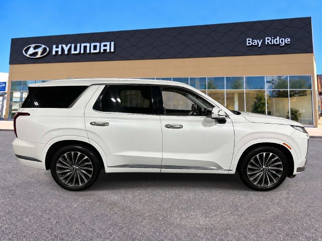 Used 2024 Hyundai Palisade Calligraphy AWD/4WD image 2