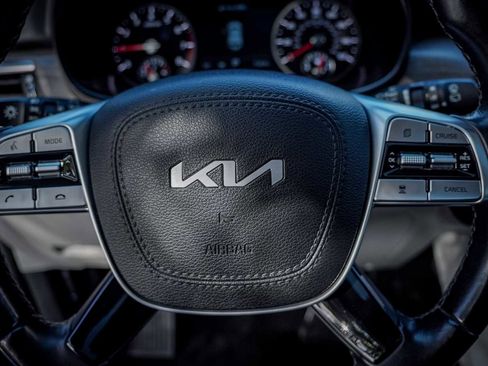 Certified 2022 Kia Telluride SX w/ SX Prestige Package image 18