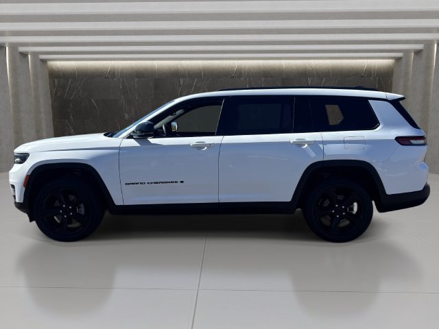 Used 2023 Jeep Grand Cherokee L Laredo AWD/4WD image 2