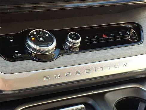 Used 2025 Ford Expedition Max Platinum image 15