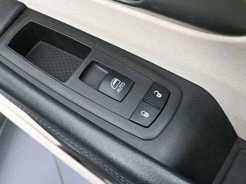 Used 2021 Chrysler Pacifica Touring-L image 47