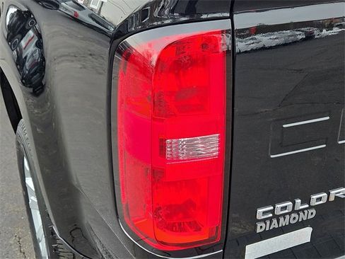 Used 2022 Chevrolet Colorado LT w/ LT Convenience Package image 10