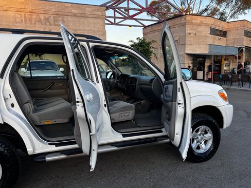 Used 2005 Toyota Sequoia SR5 image 21