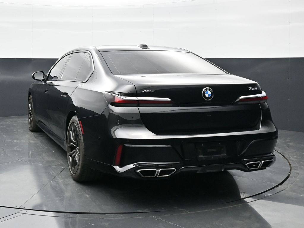 Used 2023 BMW 760i xDrive AWD/4WD image 9