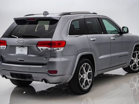 Used 2019 Jeep Grand Cherokee Overland AWD/4WD image 11