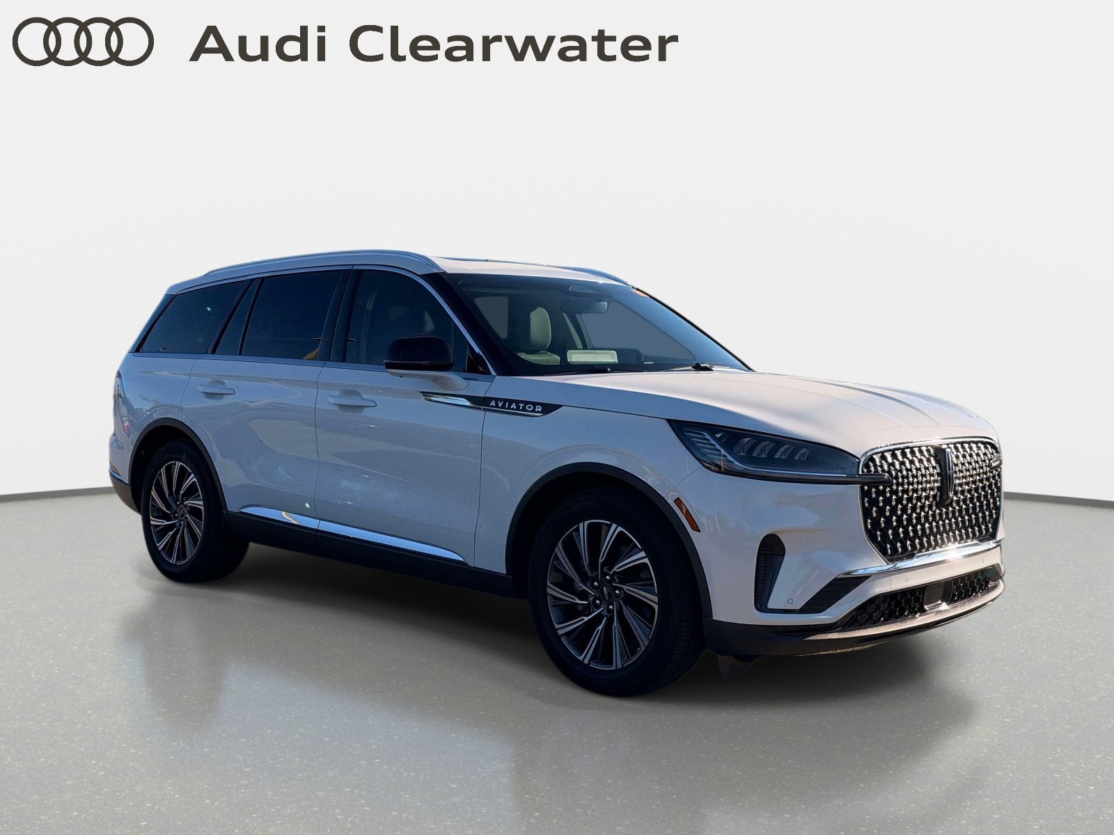 Used 2025 Lincoln Aviator 2WD w/ Equipment Group 101A image 4
