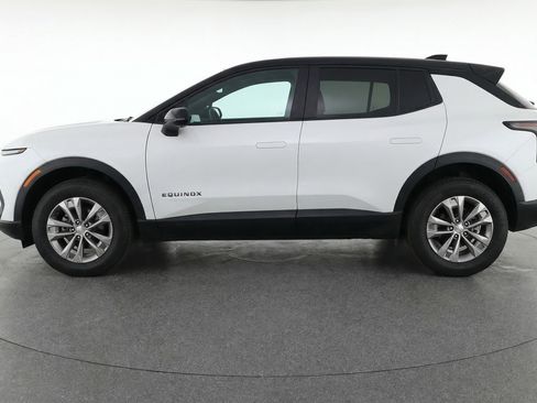Used 2025 Chevrolet Equinox LT FWD image 5