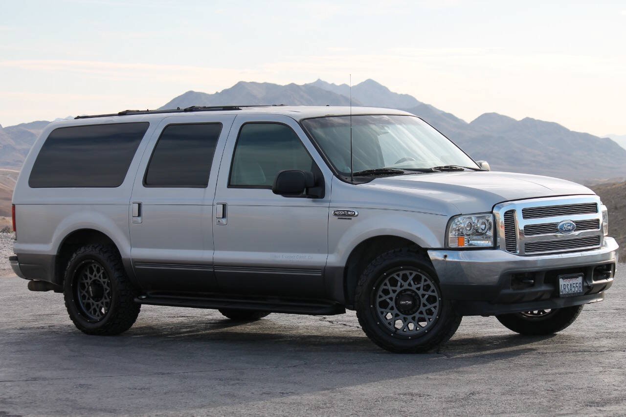 Used 2001 Ford Excursion XLT RWD image 2