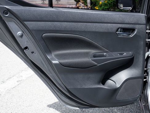 Used 2021 Nissan Versa SV image 29