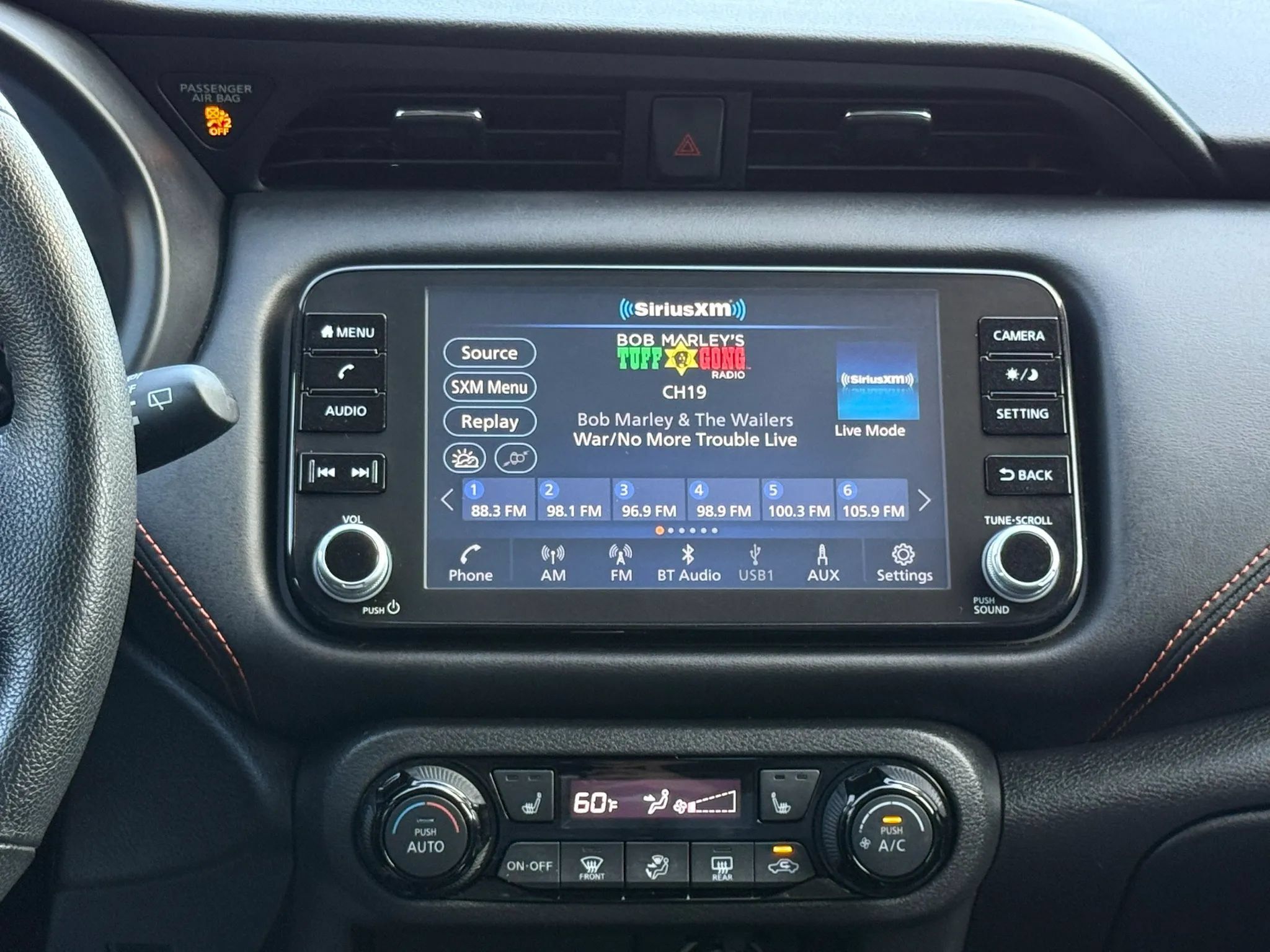 Used 2023 Nissan Kicks SR w/ SR Premium Package FWD image 9