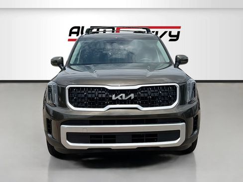 Used 2024 Kia Telluride EX w/ EX Captain's Chair Package FWD image 2