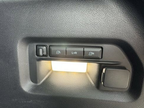 Used 2022 Ford Explorer Platinum w/ Equipment Group 601A image 10