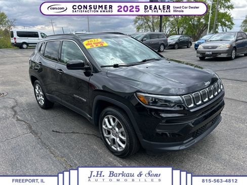 Used 2022 Jeep Compass Latitude w/ Sun and Sound Group AWD/4WD image 1