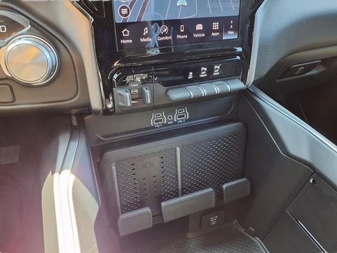 New 2026 RAM 1500 Laramie AWD/4WD image 9