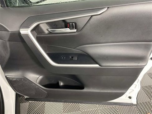Used 2022 Toyota RAV4 XLE w/ Convenience Package image 26